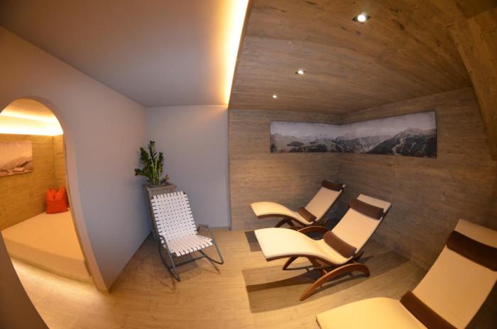 boutique house happyellow