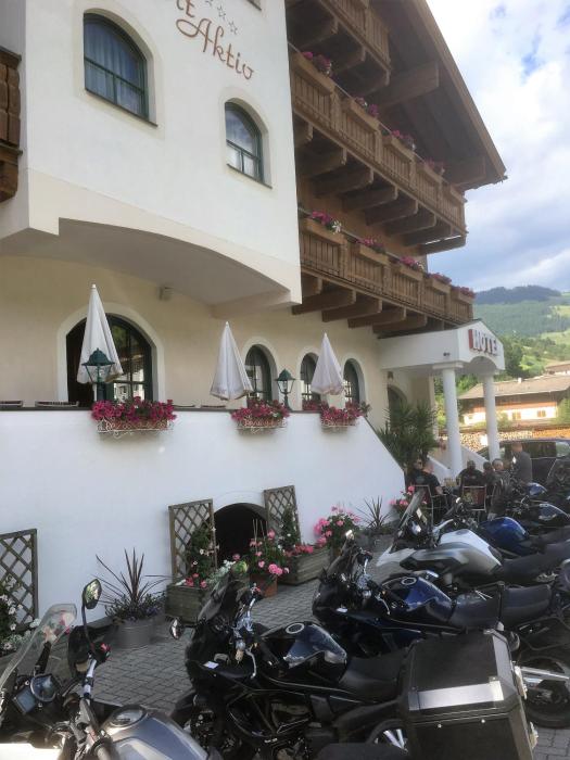 boutique house happyellow