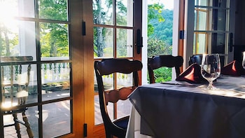 the white house inn