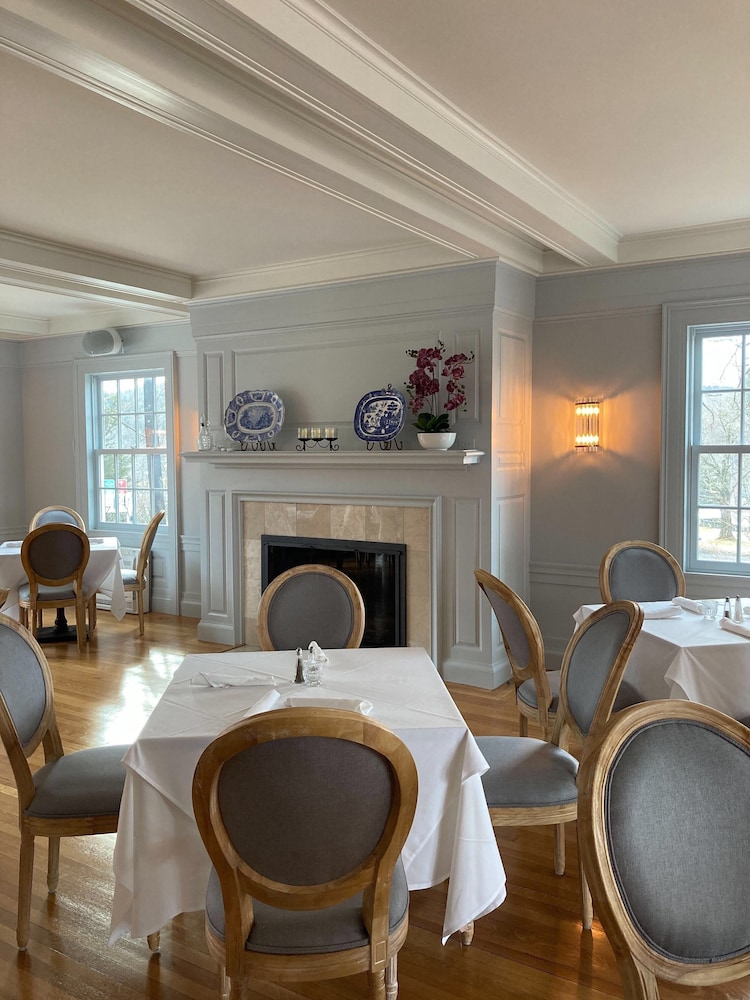 the white house inn
