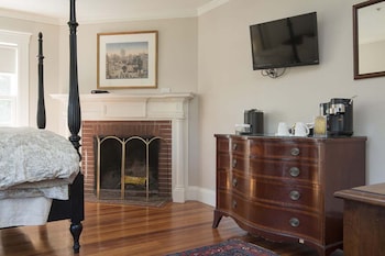 the white house inn
