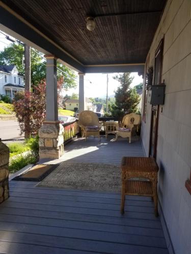 the queen a victorian bed and breakfast