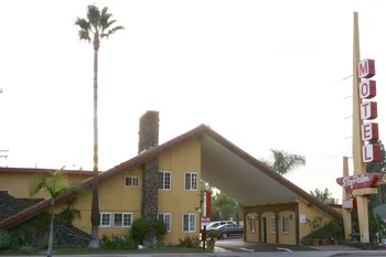 sky palm motel