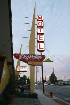 sky palm motel