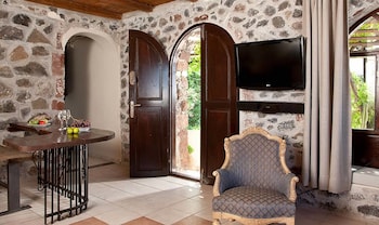 lava suites and lounge