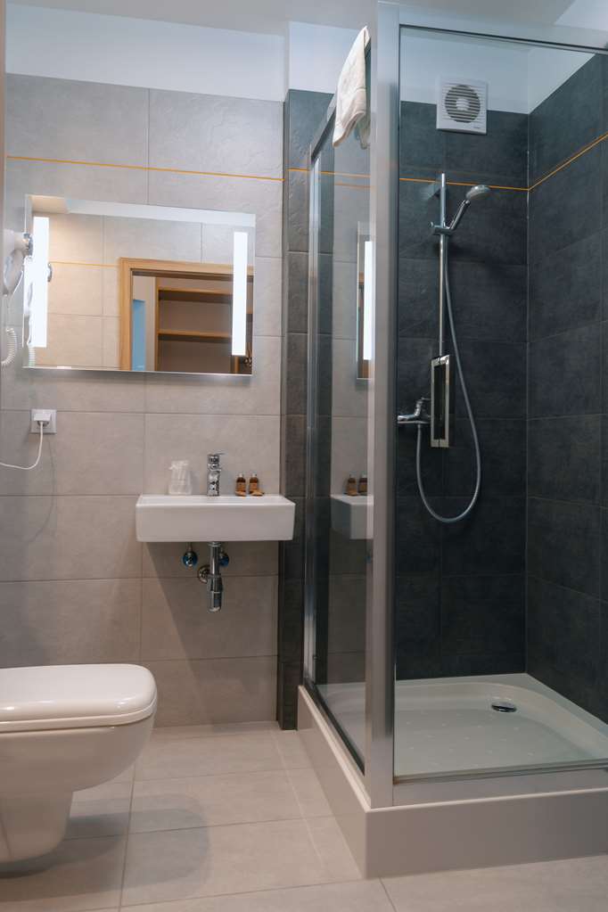 hotel poleczki warsaw airport