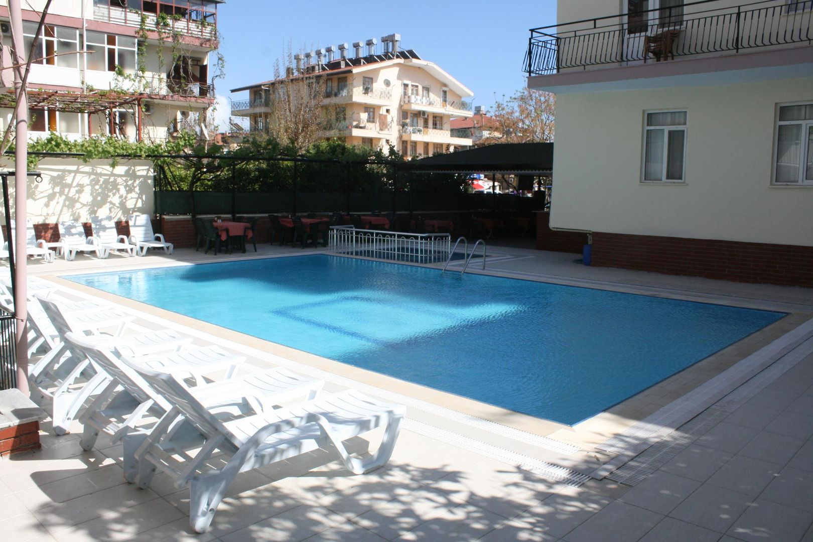 nergos side hotel