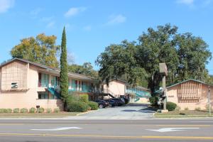 travelers inn