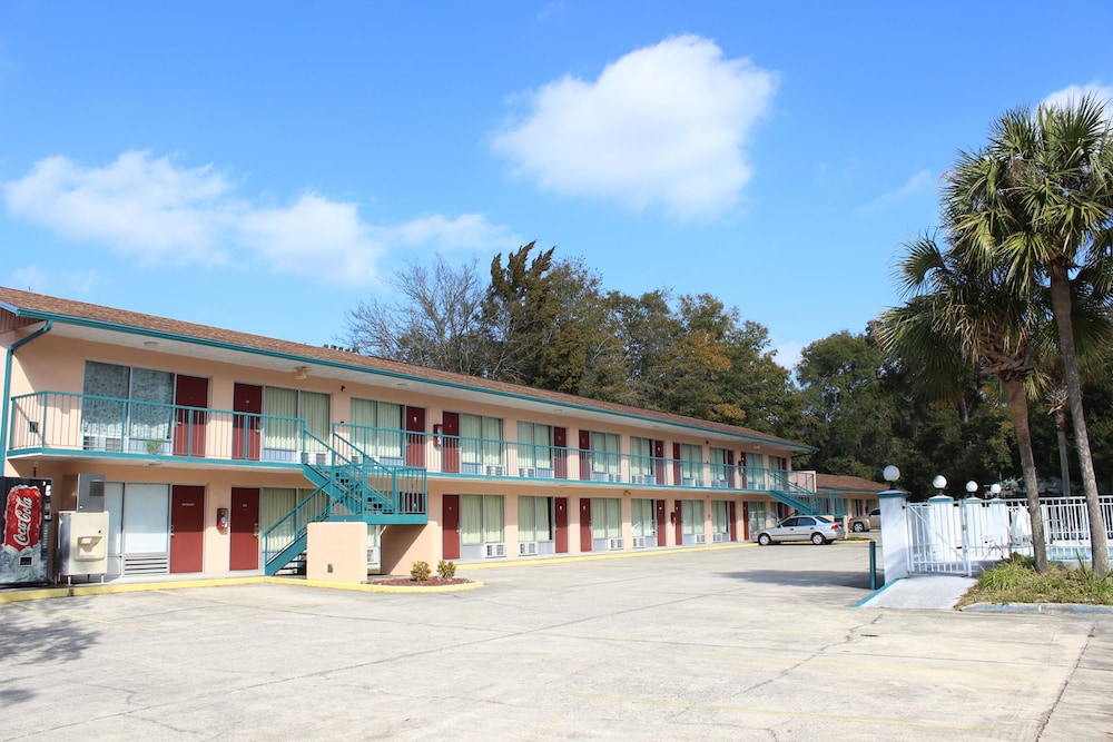 travelers inn