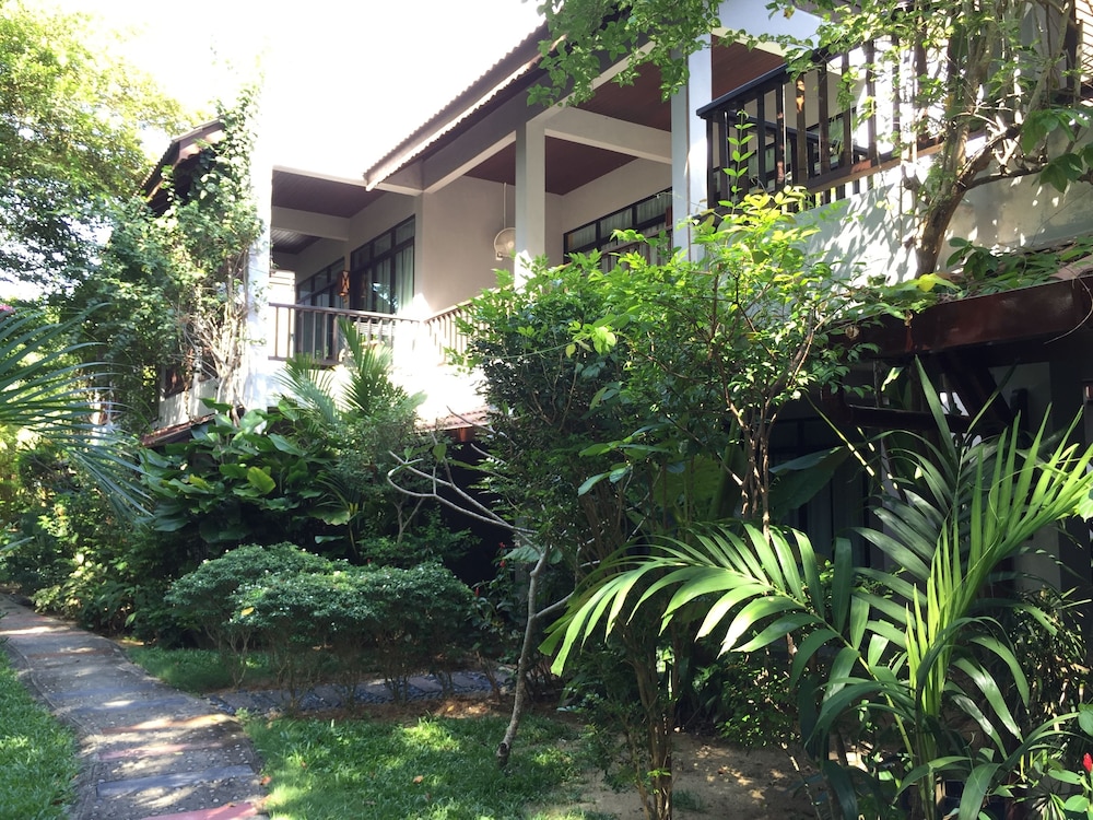 villa molek adults only