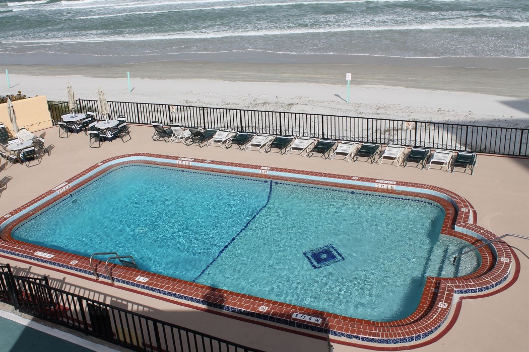 grand prix motel on the beach