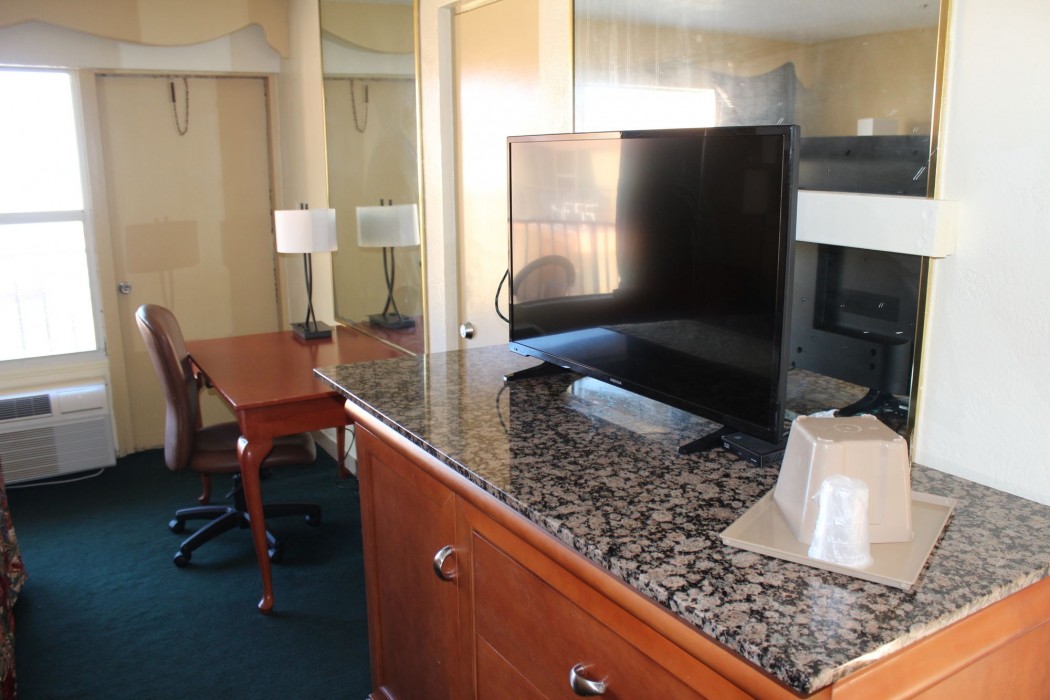 grand prix motel on the beach