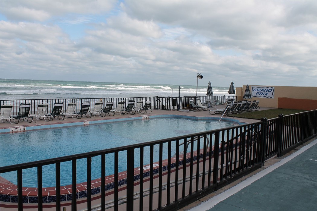 grand prix motel on the beach