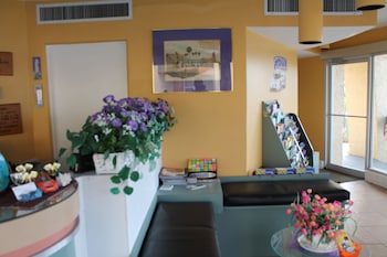 grand prix motel on the beach