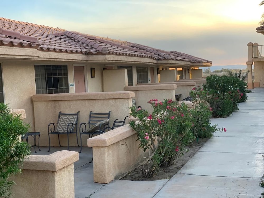 calipatria inn and suites