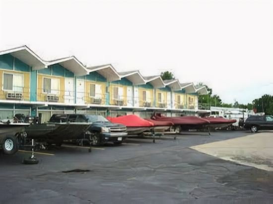gray plaza motel