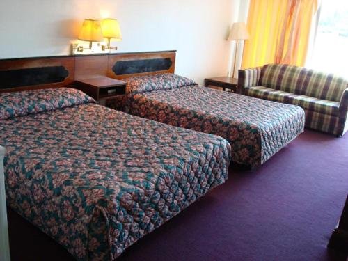 gray plaza motel