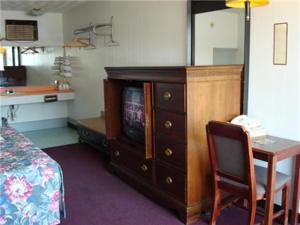 gray plaza motel