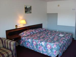 gray plaza motel