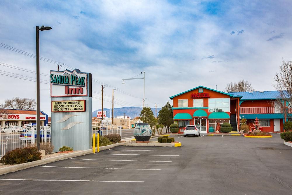 Sandia Peak Inn, A Howard Johnson By Wyndham,Bernalillo>>Albuquerque,2 star