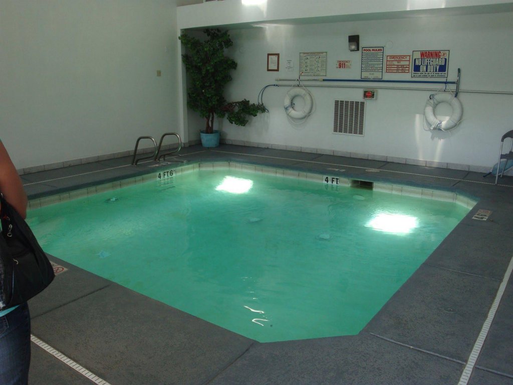 Sandia Peak Inn, A Howard Johnson By Wyndham,Bernalillo>>Albuquerque,2 star