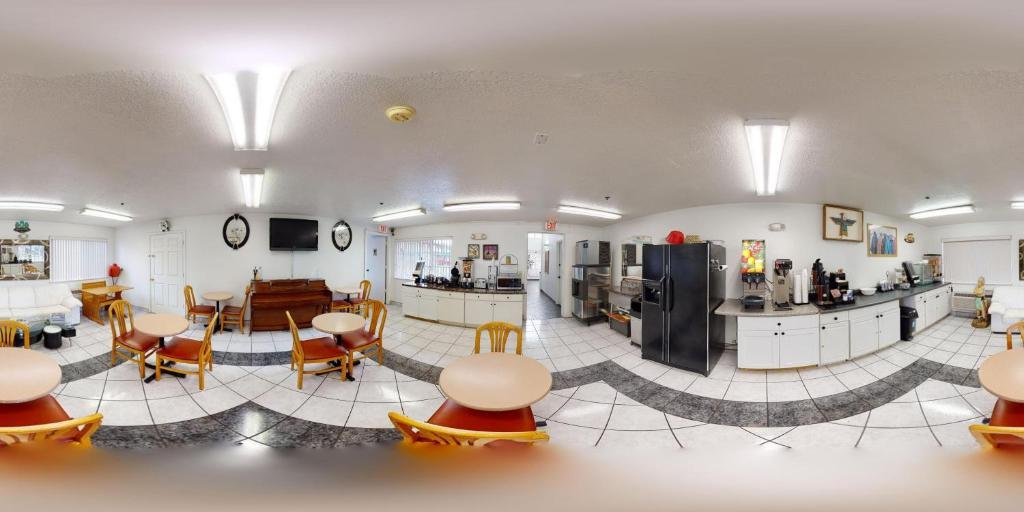Sandia Peak Inn, A Howard Johnson By Wyndham,Bernalillo>>Albuquerque,2 star