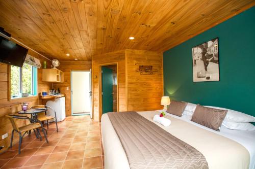 tatahi lodge beach resort