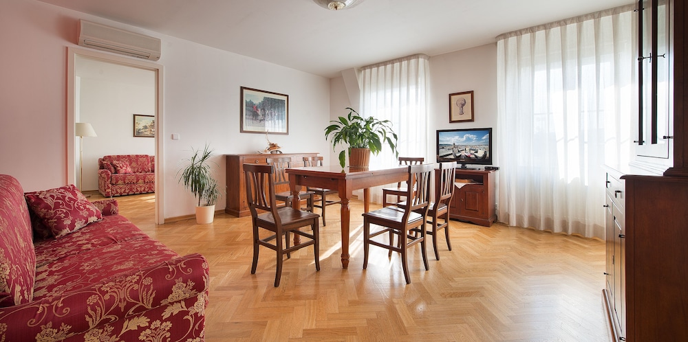 hotel suite home prague