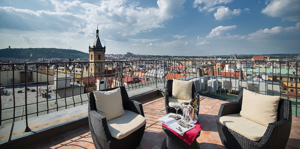 hotel suite home prague