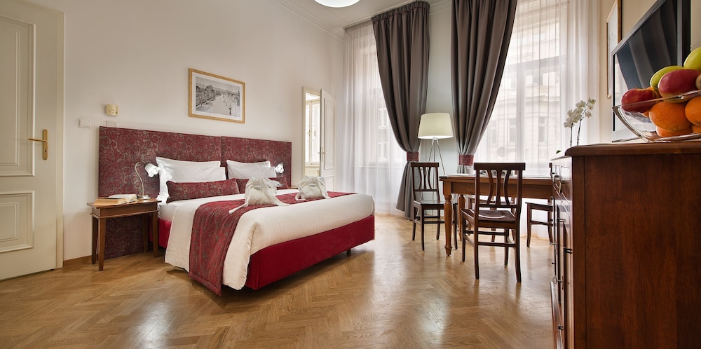hotel suite home prague