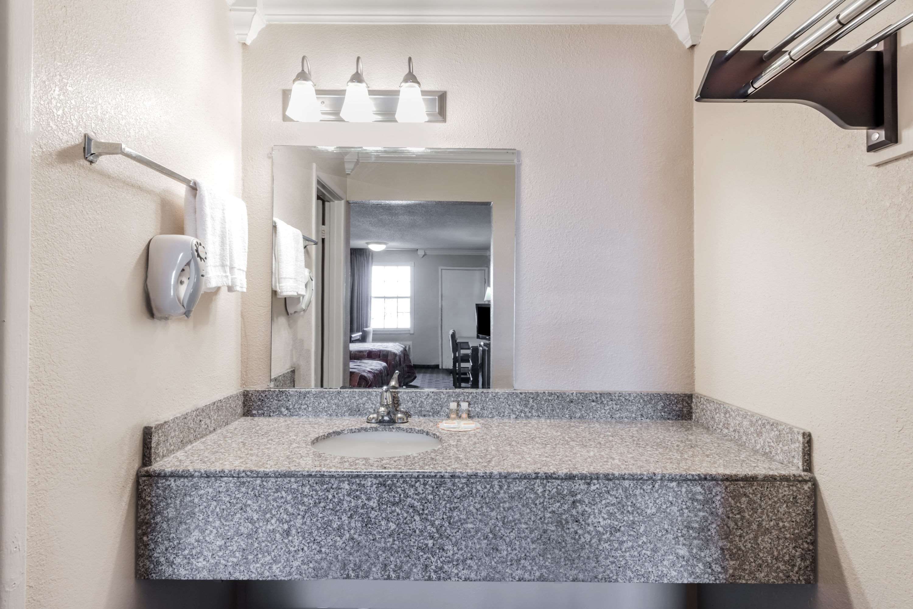 knights inn greenville tx