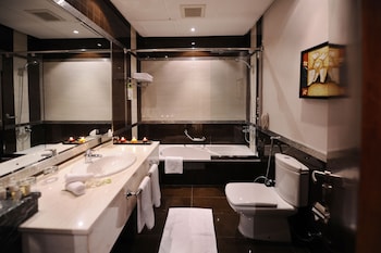 al hamra palace by warwick