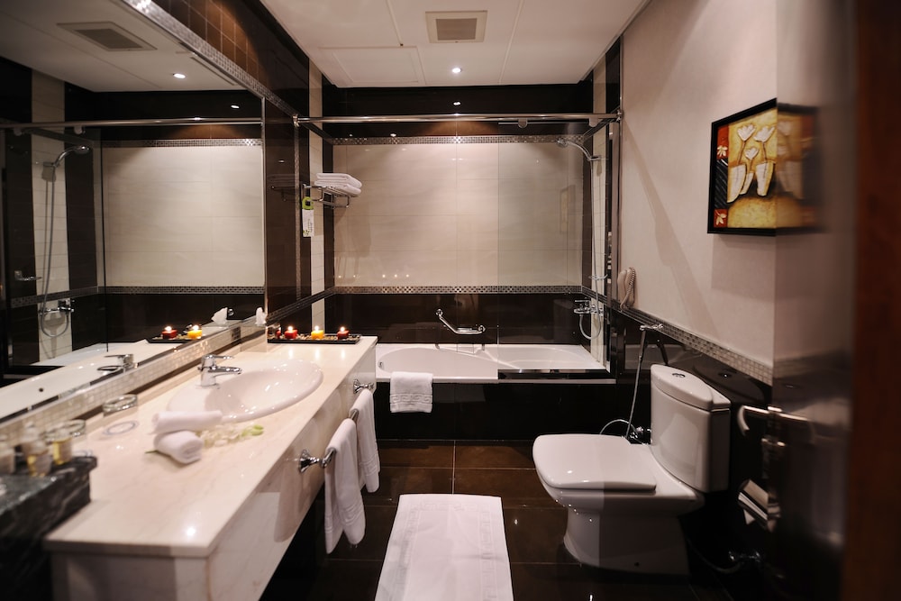 al hamra palace by warwick