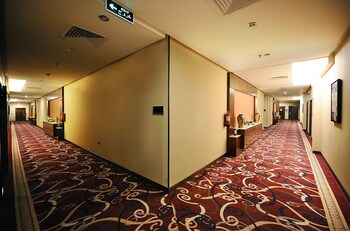al hamra palace by warwick