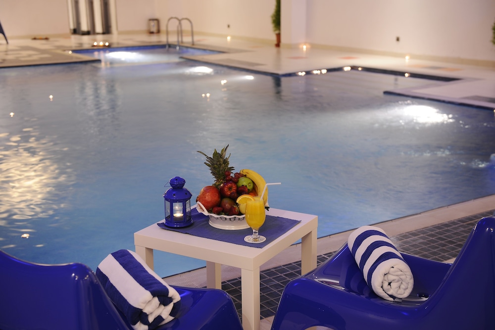 al hamra palace by warwick