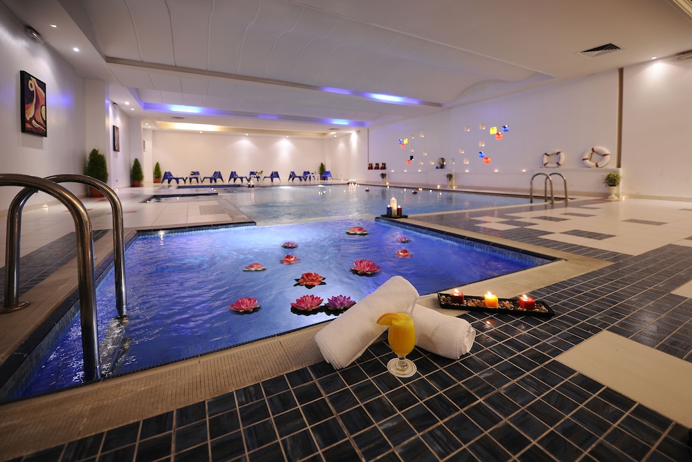 al hamra palace by warwick