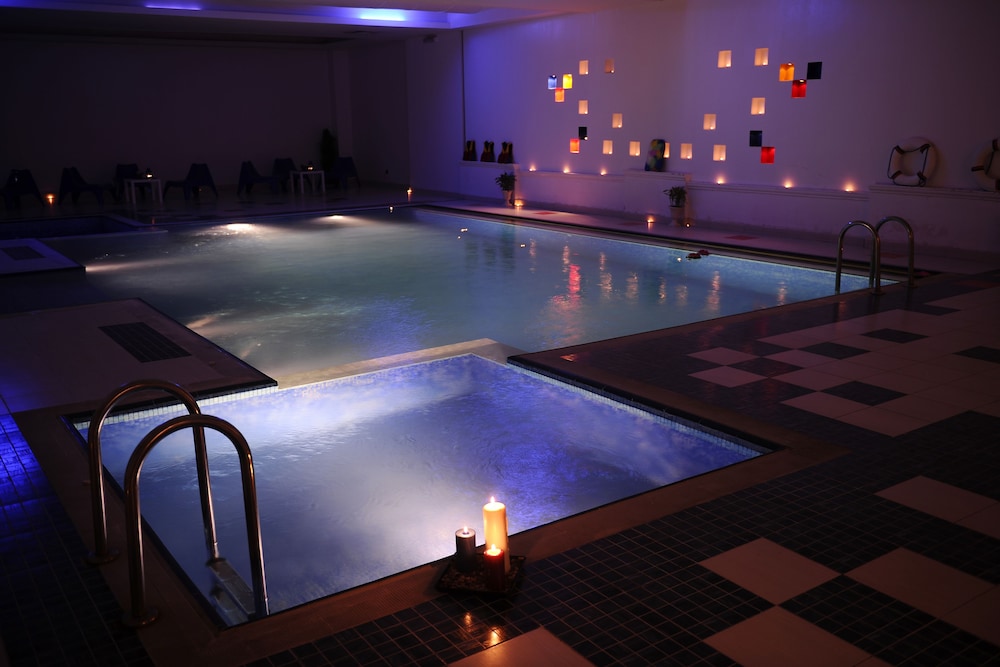 al hamra palace by warwick