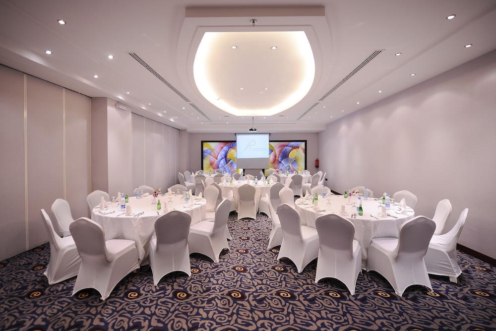 al hamra palace by warwick