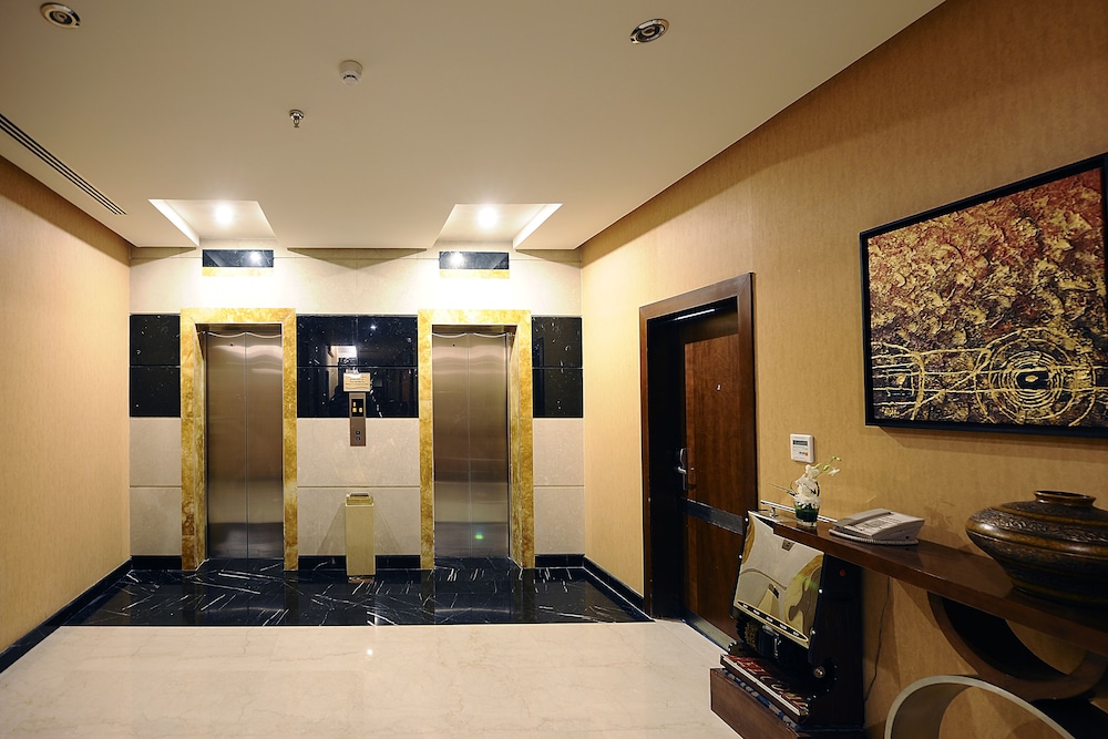 al hamra palace by warwick