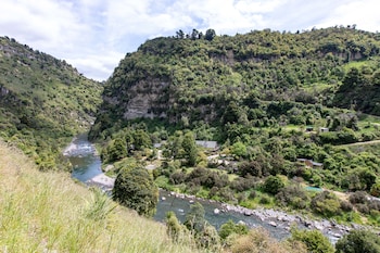river valley lodge