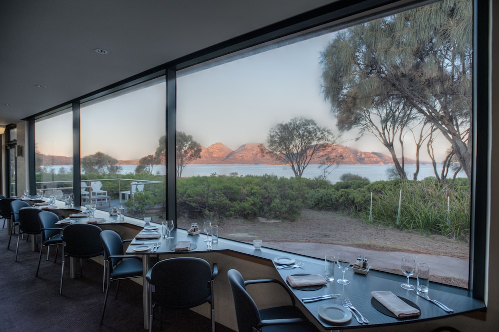 edge of the bay resort