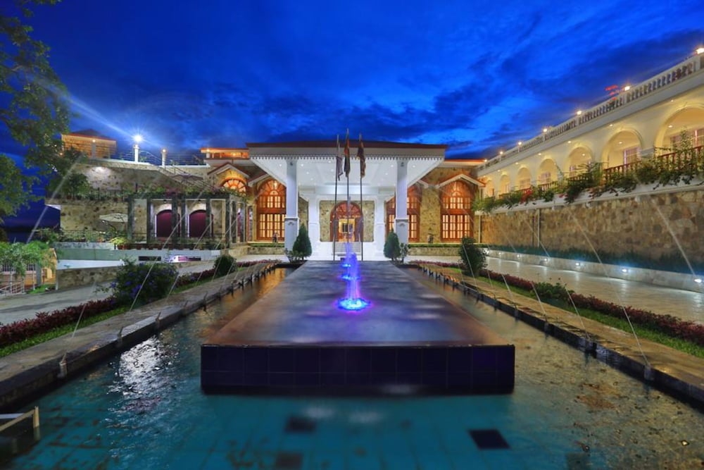 centauria lake resort