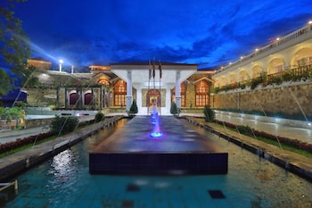 centauria lake resort