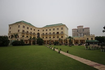dlf club 4