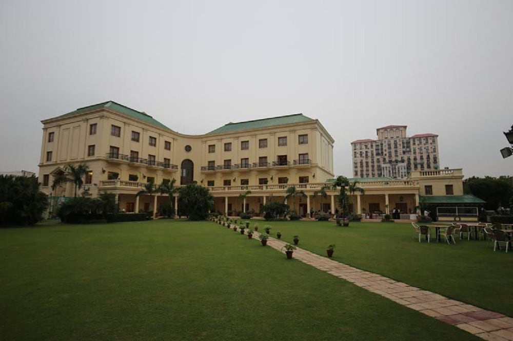dlf club 4