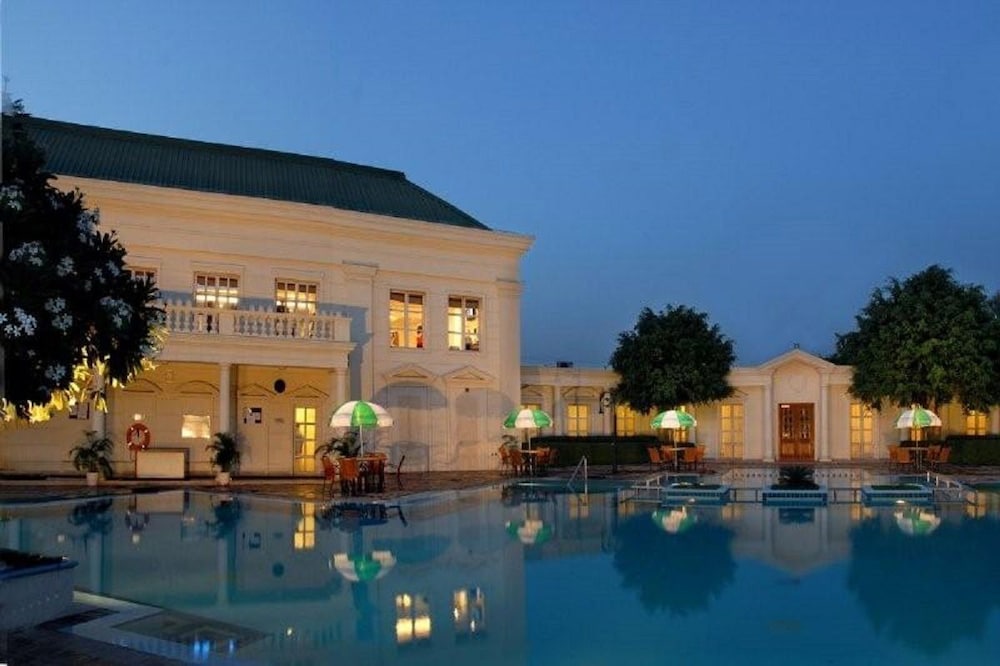 dlf club 4