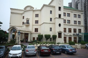 dlf club 4