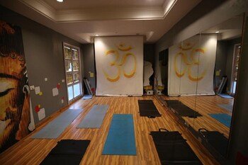 Dlf Club 4,Gurugram>>Delhi,4 star