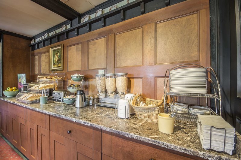 quality inn waddling dog