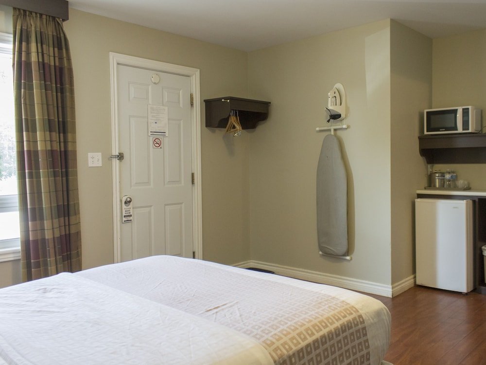 leelas villa inn flesherton